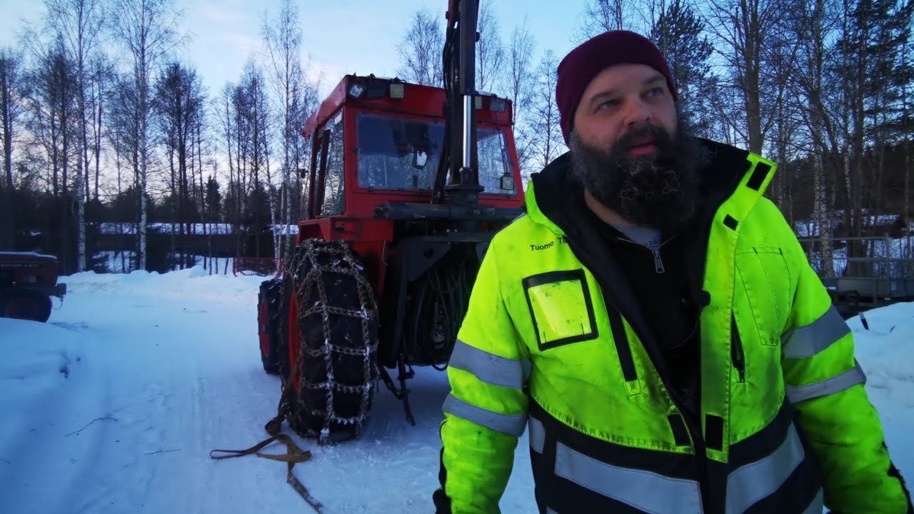 Traktorin ketjun asennus, zetor 5945. sekä 434 IH ihmettelyä
