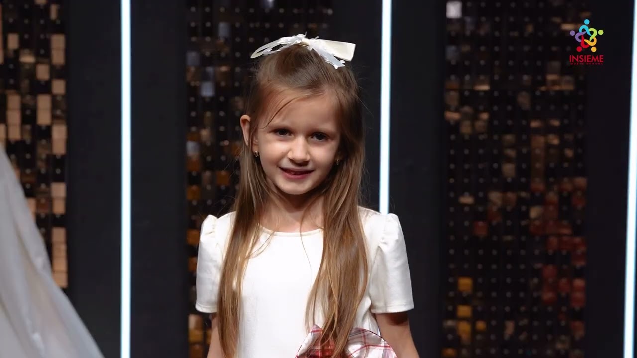 YASMINA POP - MAMA, E MINUNEA CEA DINTÂI