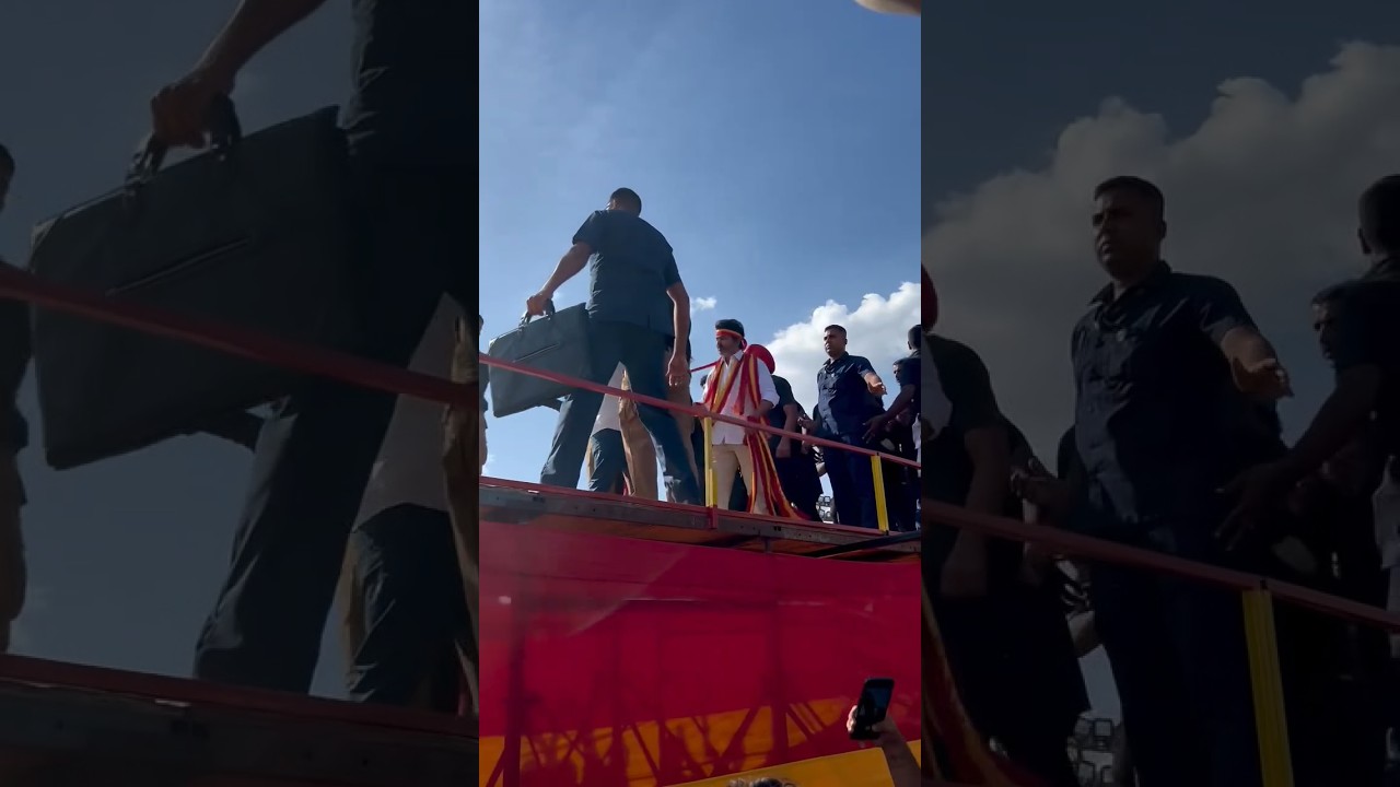 vijay thalapathy in TVK party stage crowod in fans #vijay #vijaythalapathy #tvk #ytshorts #yt