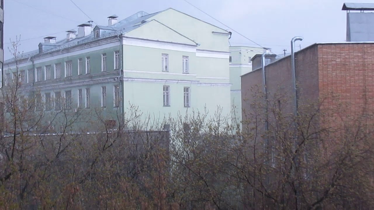 Дождь. Двор МИХМ
