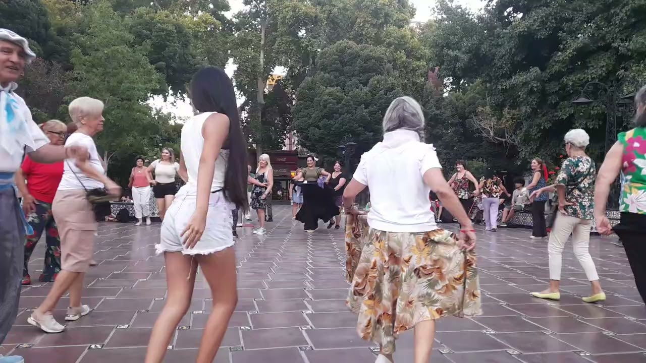 Ver9640, Bailando Folclore , Mendoza Ciudad, Argentina 2026