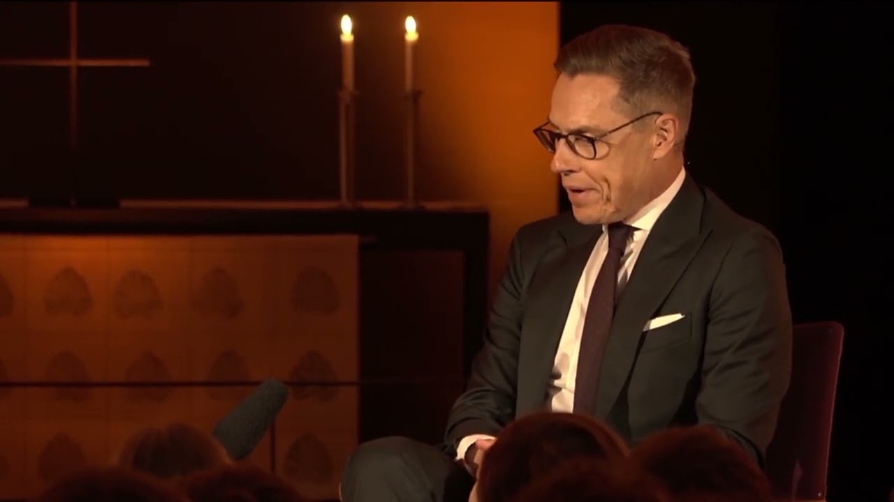 HS - Presidentti Alexander Stubb keskusteli 28.1.2025 arvoista Helsingin piispan Teemu Laajasalon ka