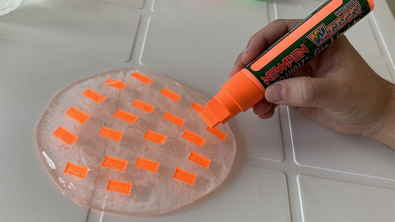 COLORINDO SLIME TRANSPARENTE COM GIZ L&Iacute;QUIDO! (As cores ficaram incr&iacute;veis)