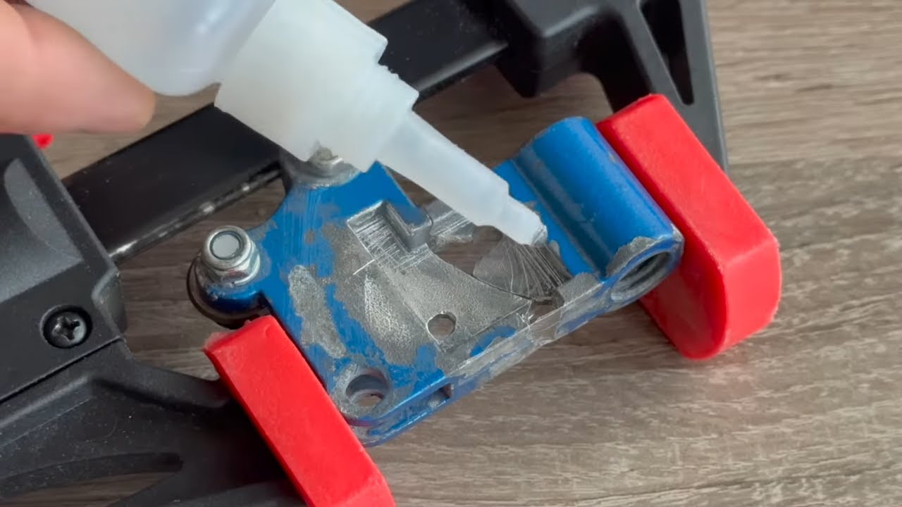 Superglue sand and soda! Pour glue on baking soda and amaze everyone with the results