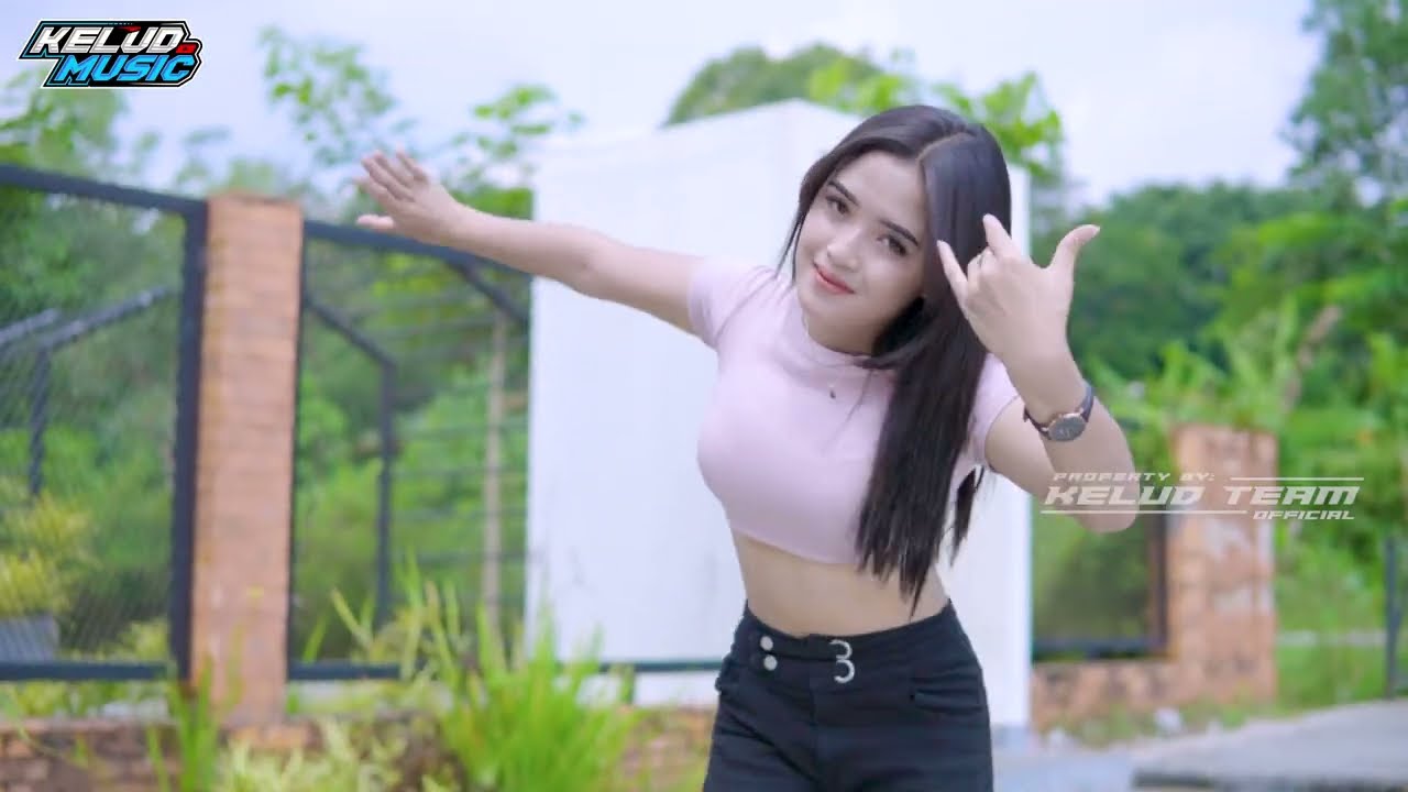 Dj paling  di cari sedang hangat hangantnya bikin candu