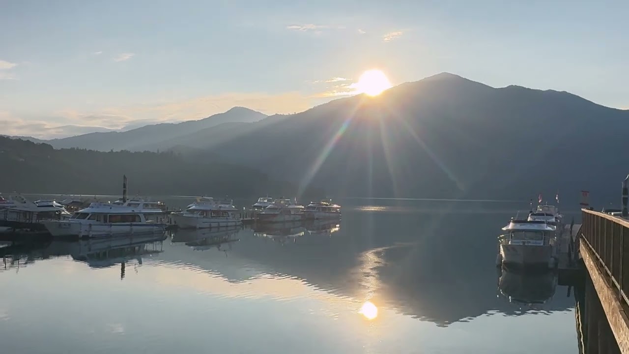 朝陽上下爭輝