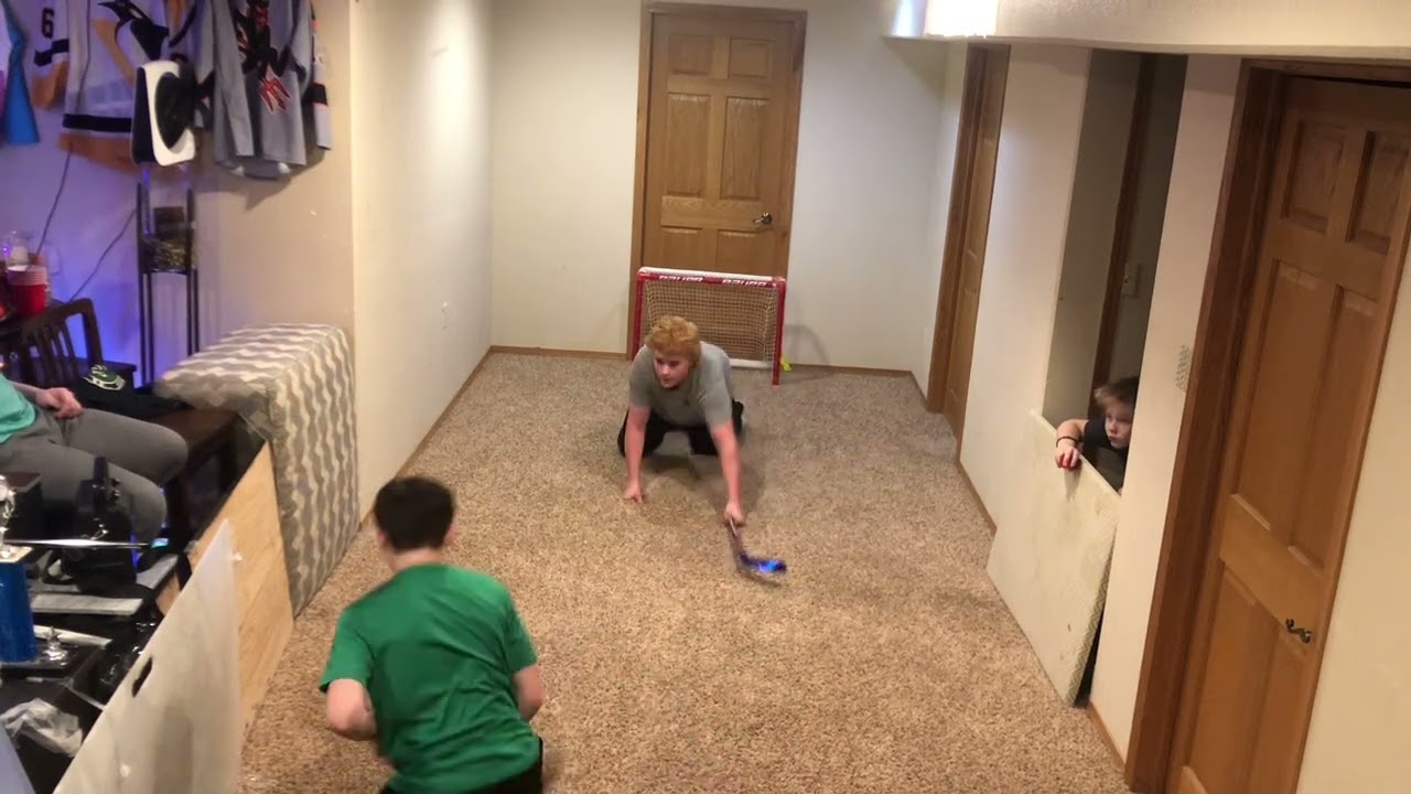 NCAA knee hockey league OT Wisconsin badgers vs North Dakota 