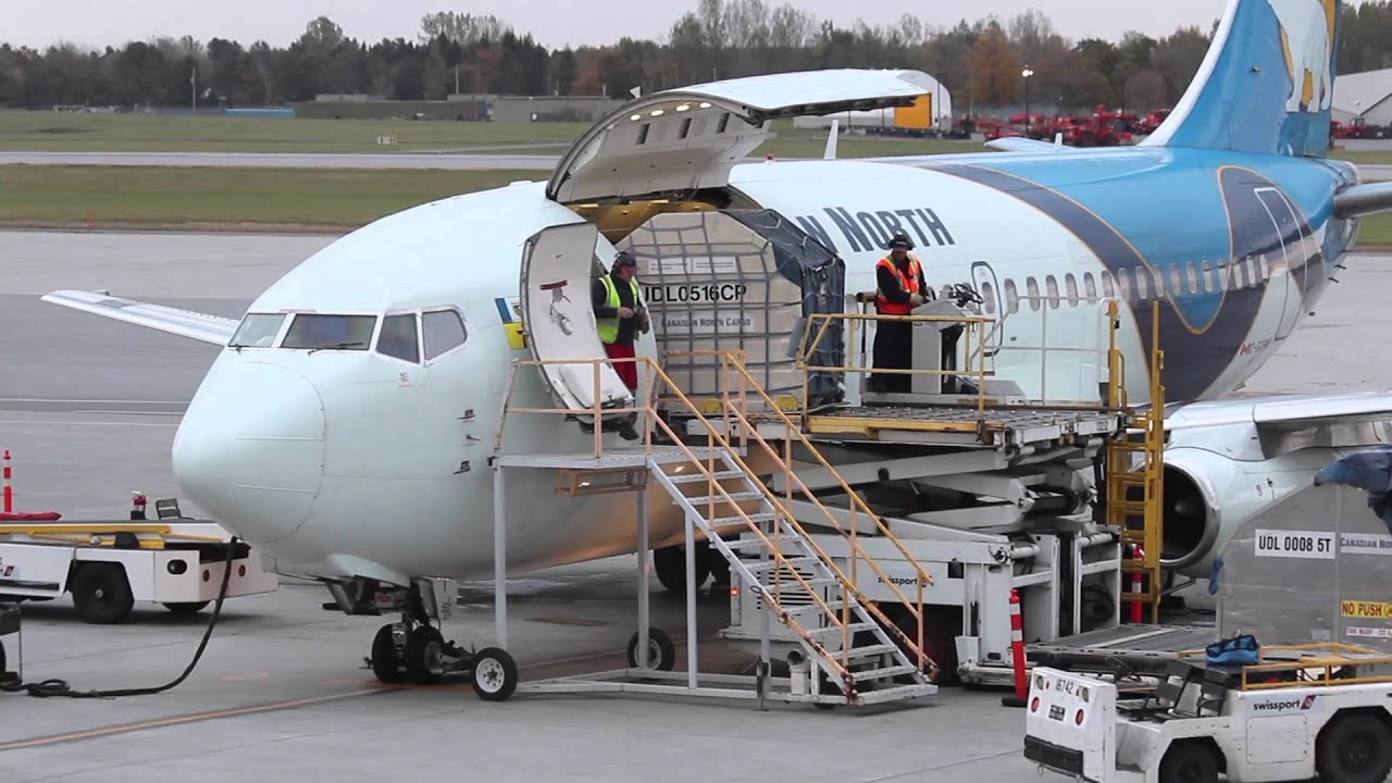 Classic Boeing 737-200 Combi Unloading - Passengers & Cargo - Canadian North Airlines