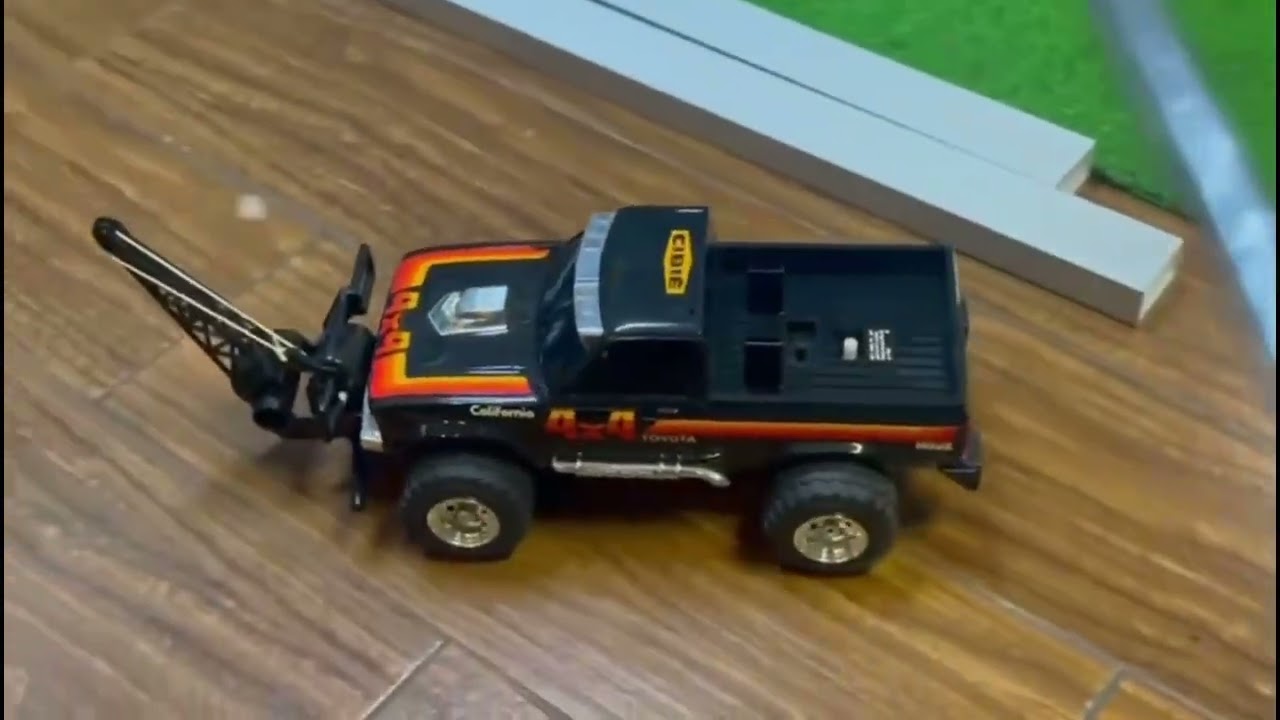1982  1/16 Hilux 4WD pick up with Hi Low gear and winch made by Nikko Japan