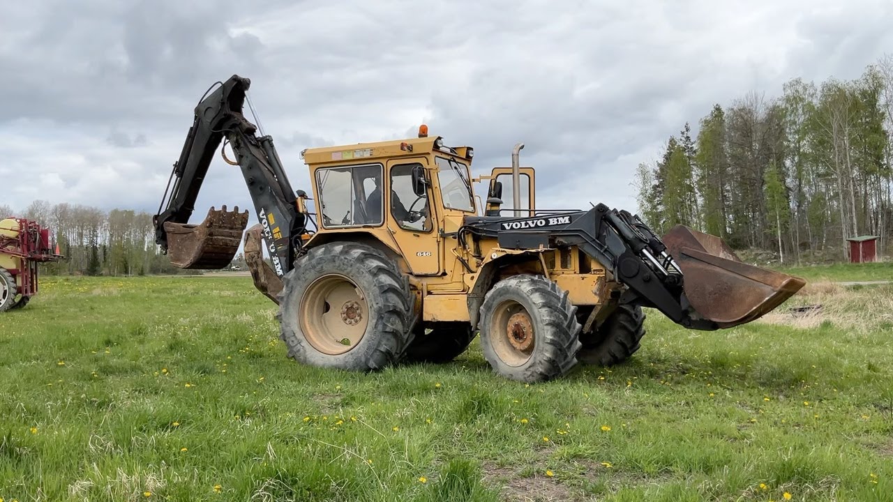 Köp Grävlastare Volvo BM 646 på Klaravik