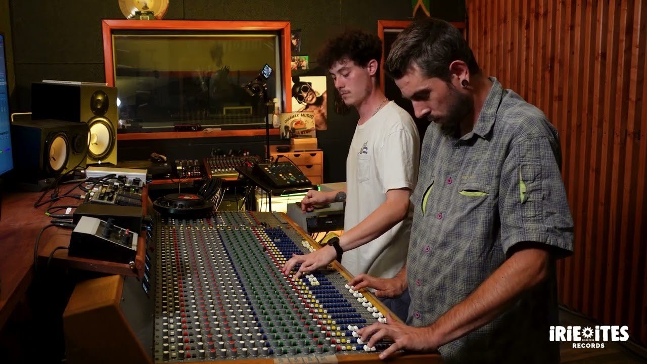 Irie Ites & Chezidek - Wasp Nest Dub (Official studio video)