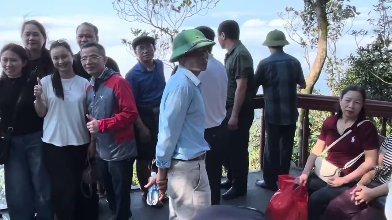 Tham quan thắng cảnh đền thượng Ba Vì