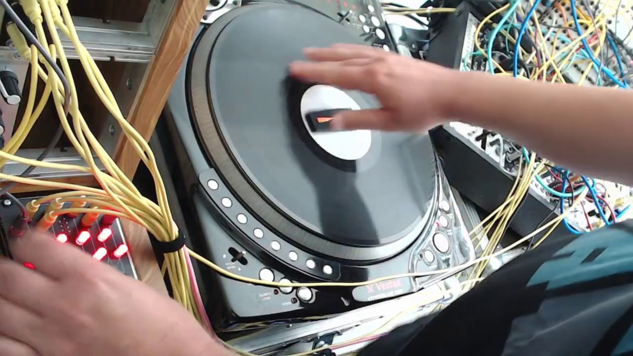 Syntablism 8: Emblematic Systems Catalyst Flow Eurorack crossfader module, short demo.