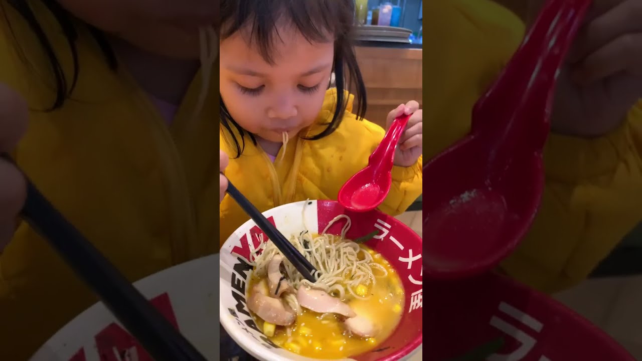 Makan Ramen 🍜 pake sumpit