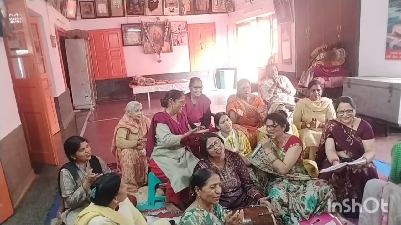नंदलाला के साथ होली खेलते हुए भक्त धमाकेदार शानदार भजन, आ जा लग जा सांवरे  ... more 