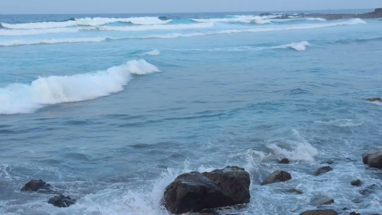 Soothing 4K Ocean Waves   1 Hour Calm Sea Ambience for Deep Relaxation
