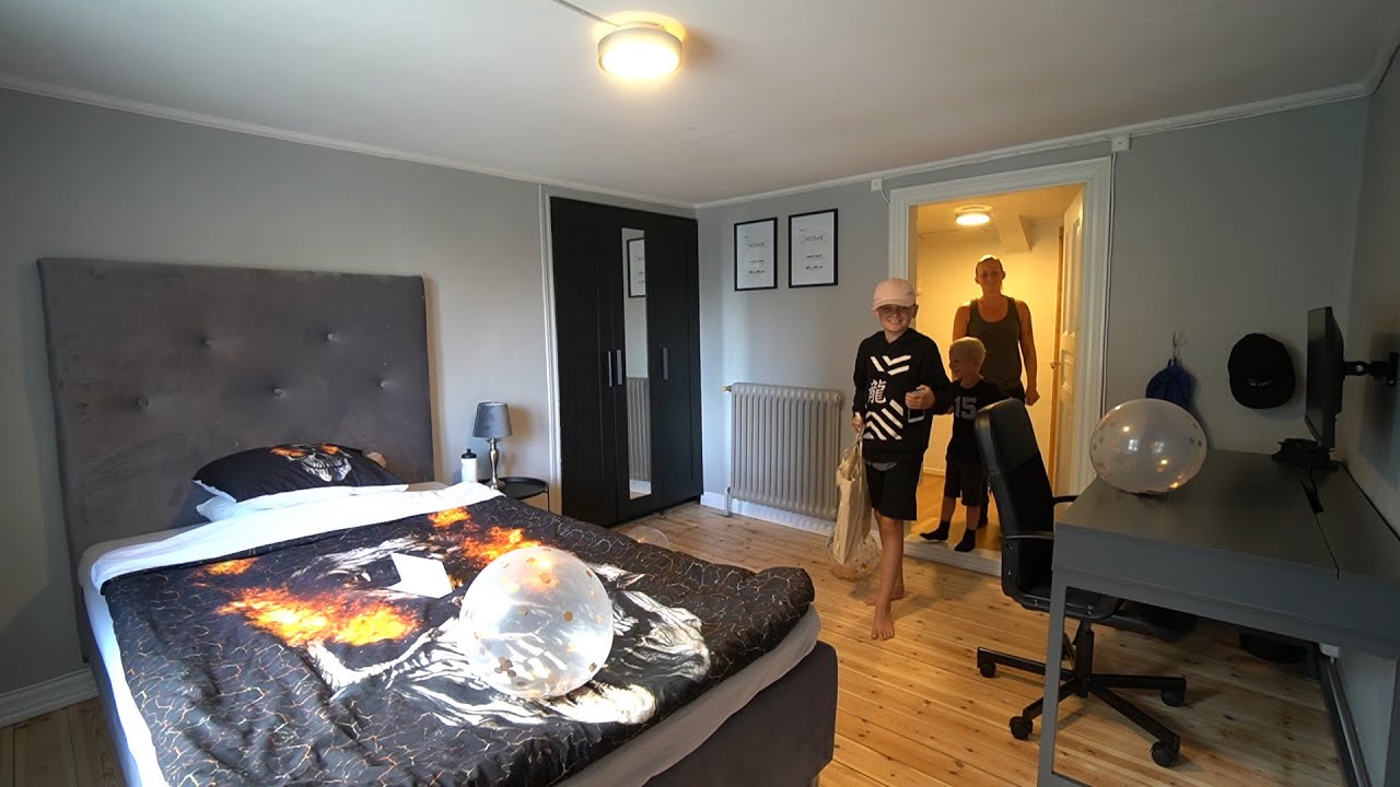 Överraskar Kevin med ett nyrenoverat rum.