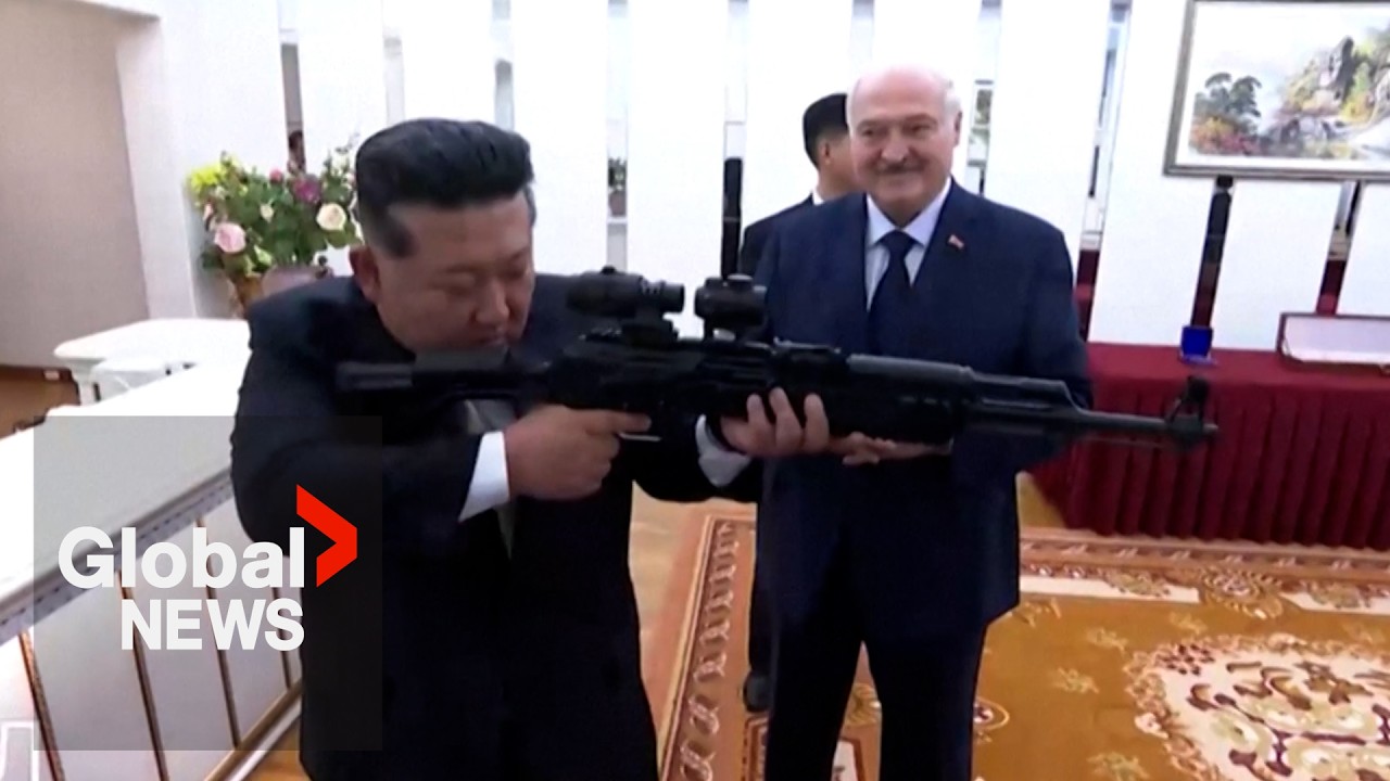 Lukashenko gives Kim Jong Un an assault rifle 