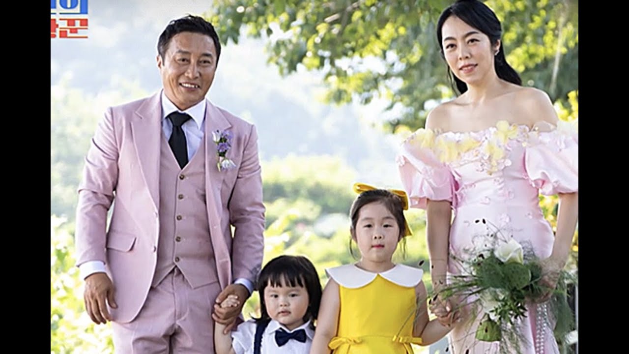 Kim Byung Man steps out with son for first time