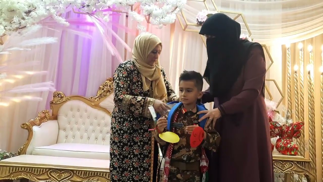 فقرة تسليم الشهادات والصور |صف المعلمة هيام ابو صلاح