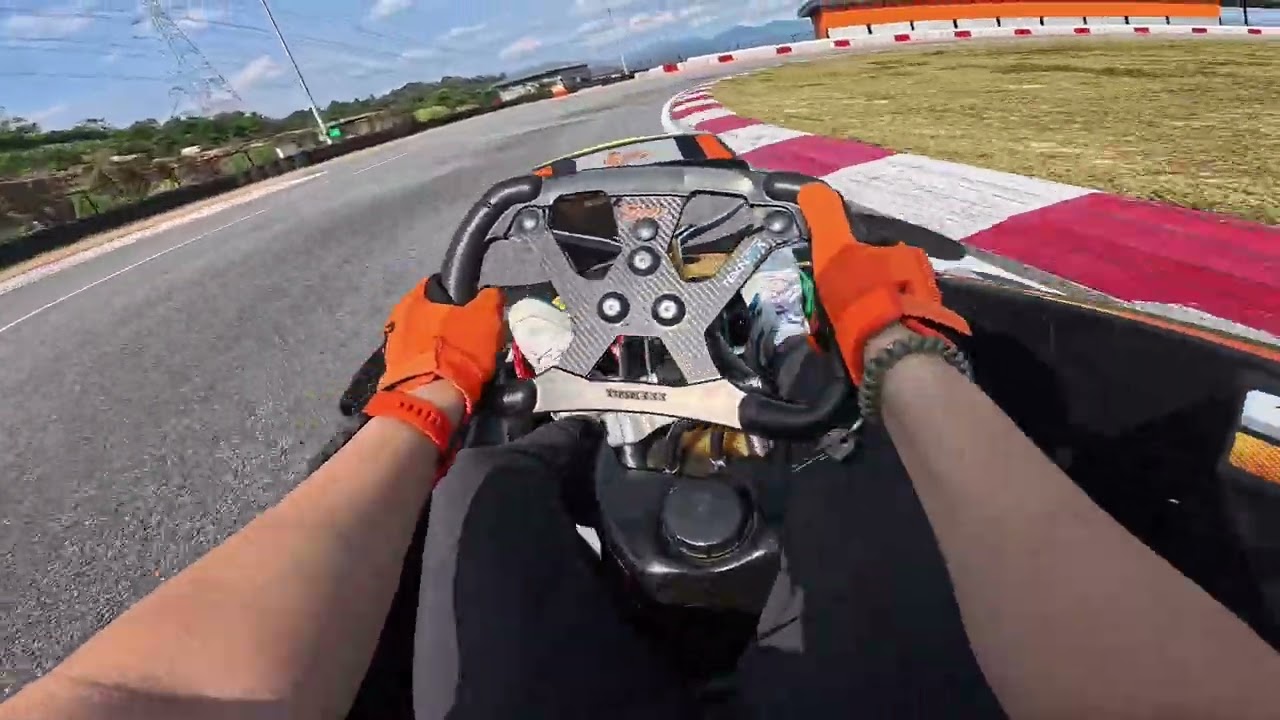 Racing 390cc Karts at LYL International Karting Circuit - 1:28.066