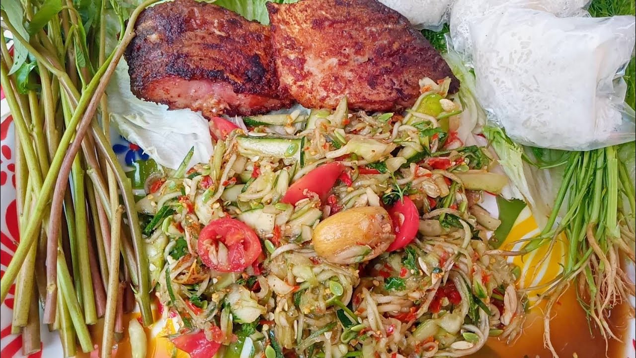 ตำแตงแซ่บๆปลาส้มทอดข้าวเหนียวสามกระบอก