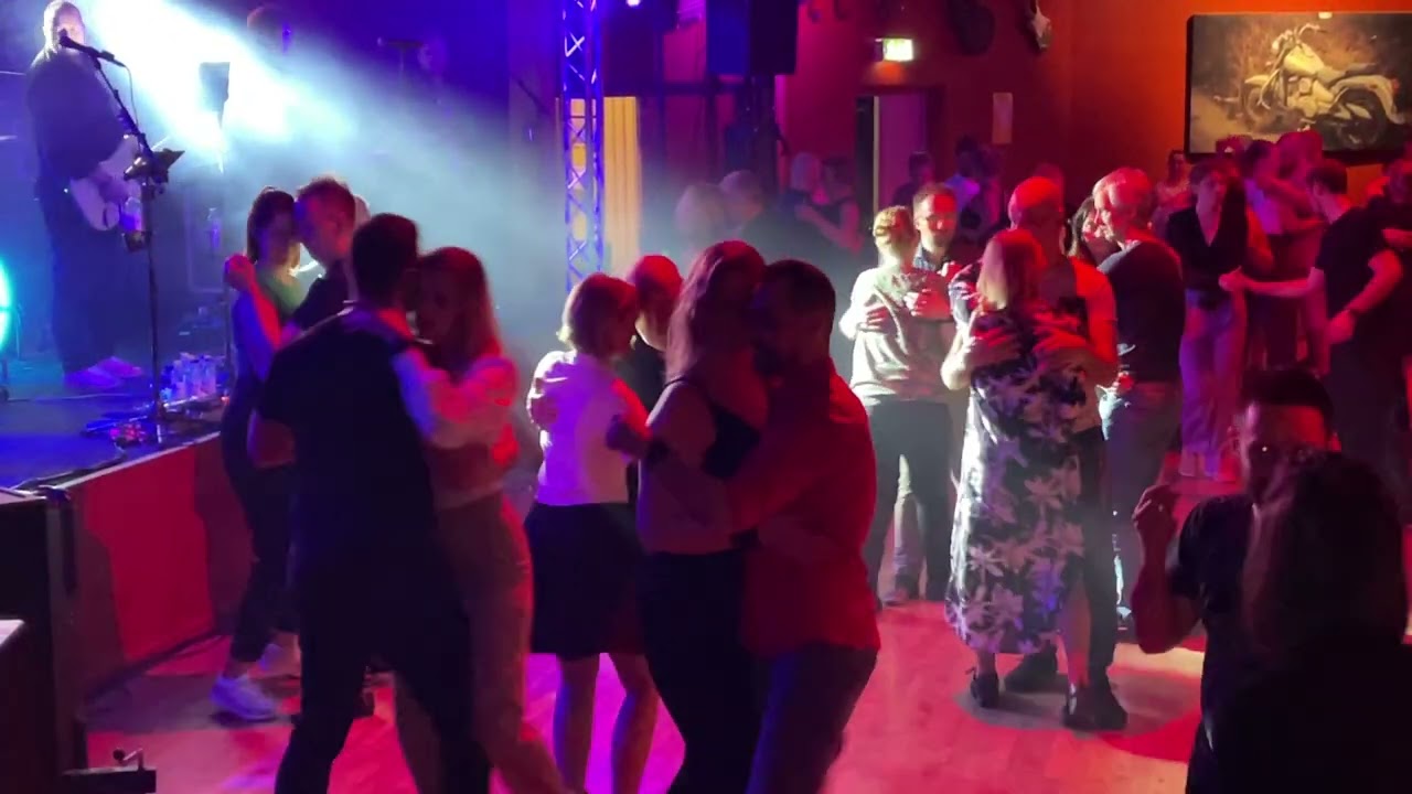 Tired of being sorry, foks med Casanovas på Träffen Båberg Dansnytt Sonja Irene