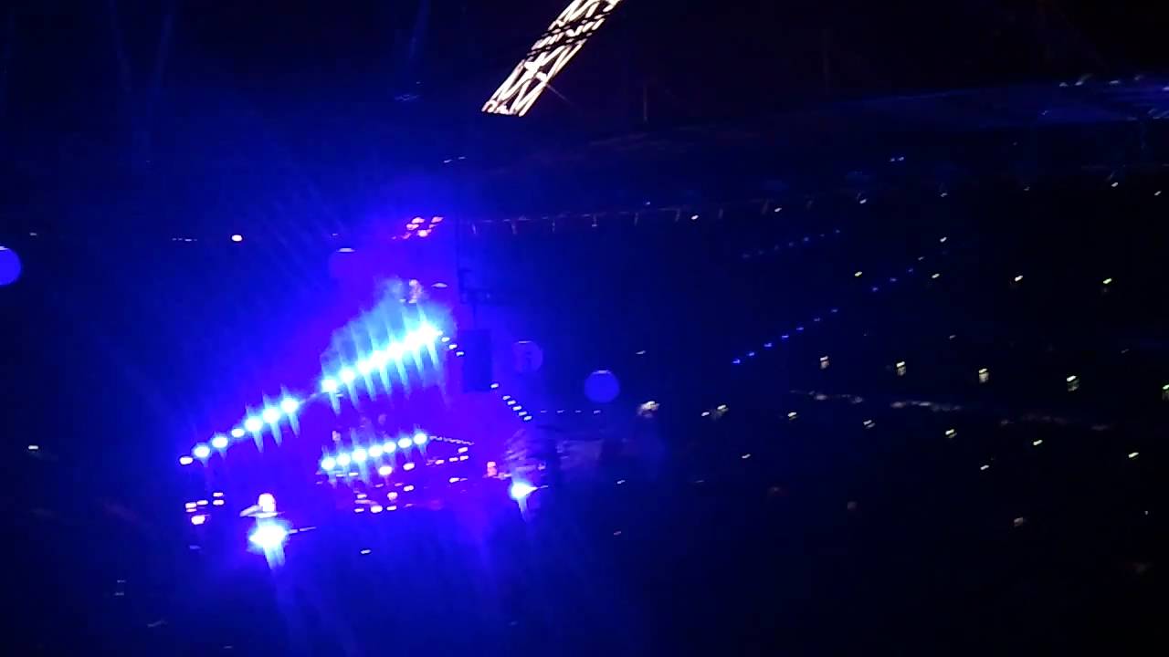 Muse - Fans sing along to Starlight @ Wembley Stadium 10. September (HD Quality)