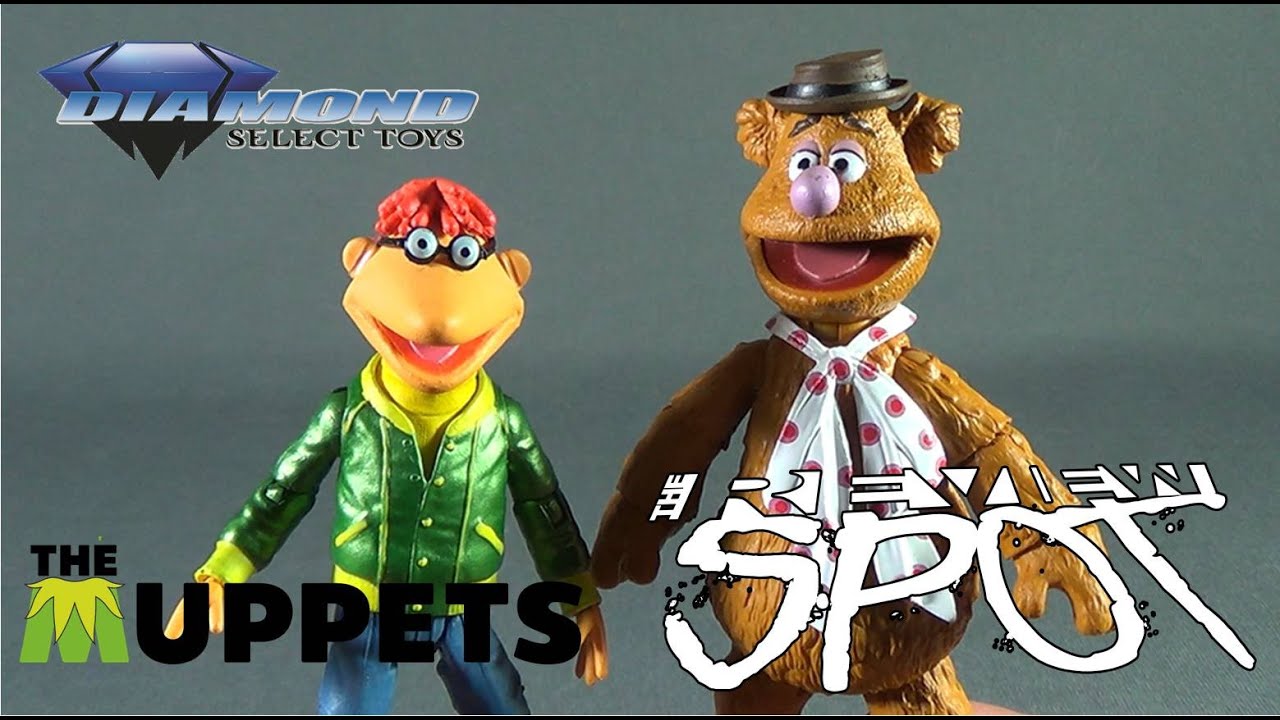 Toy Spot - Diamond Select The Muppets Fozzie Bear and Scooter Figures