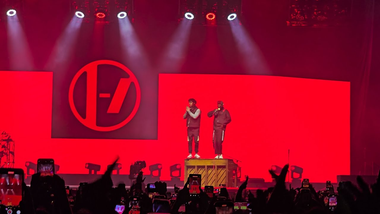 Twenty One Pilots - Clancy Tour - Live in Bologna - Holding Onto You