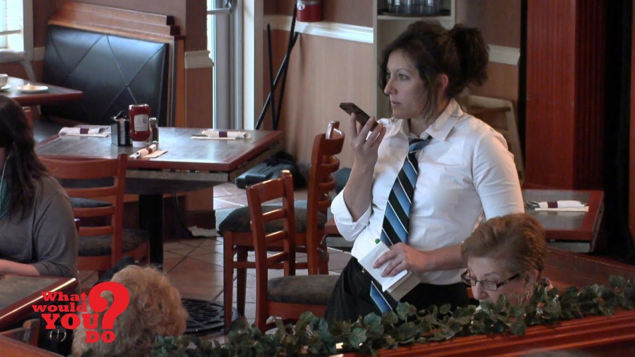 Distracted waitress won’t put phone down l First Broadcast on 12/10/2013