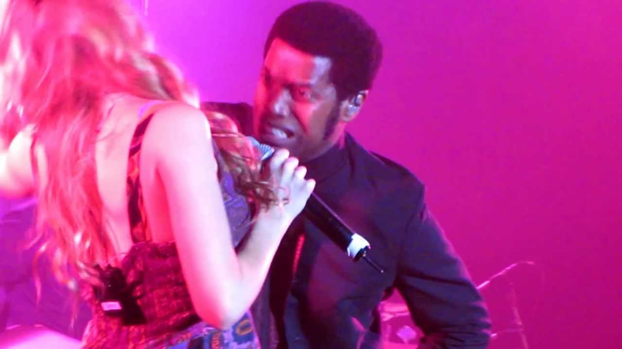 'Knock on Wood' Joss Stone & Ty Taylor(Vintage Trouble) Best Buy Theater New York, 16th October 2012