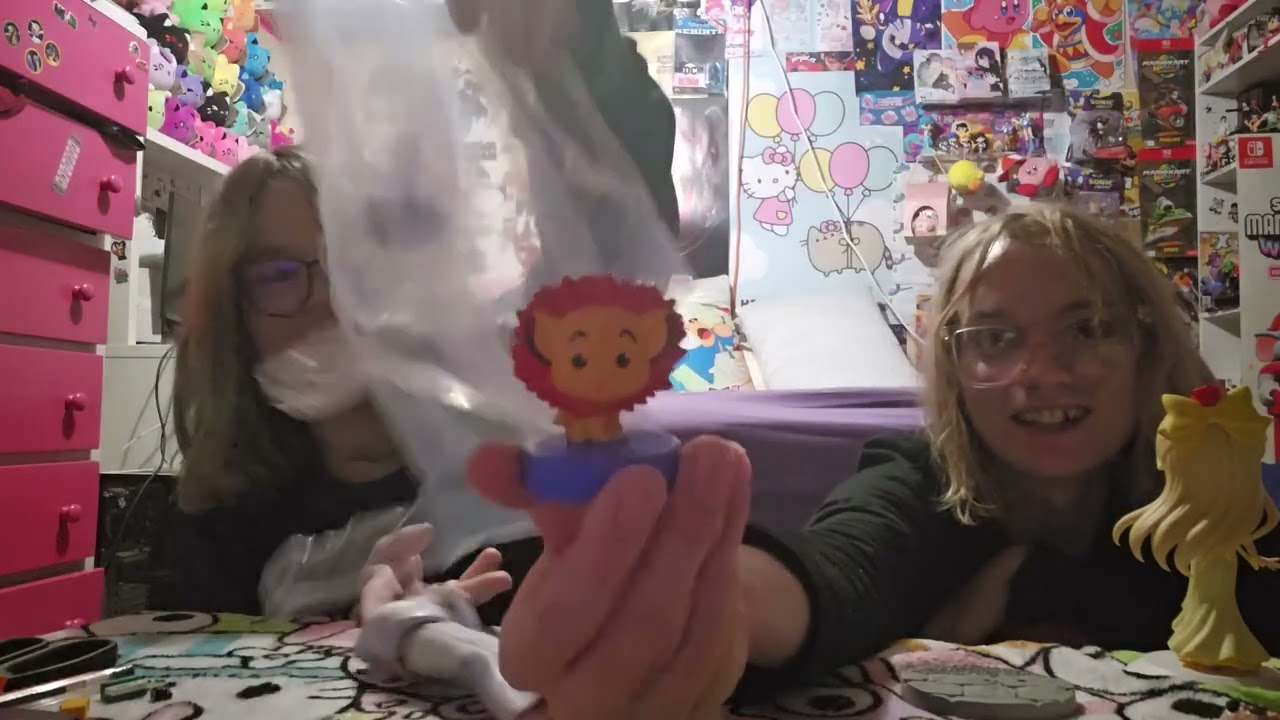 i don't know who this is. *UNBOXING!*