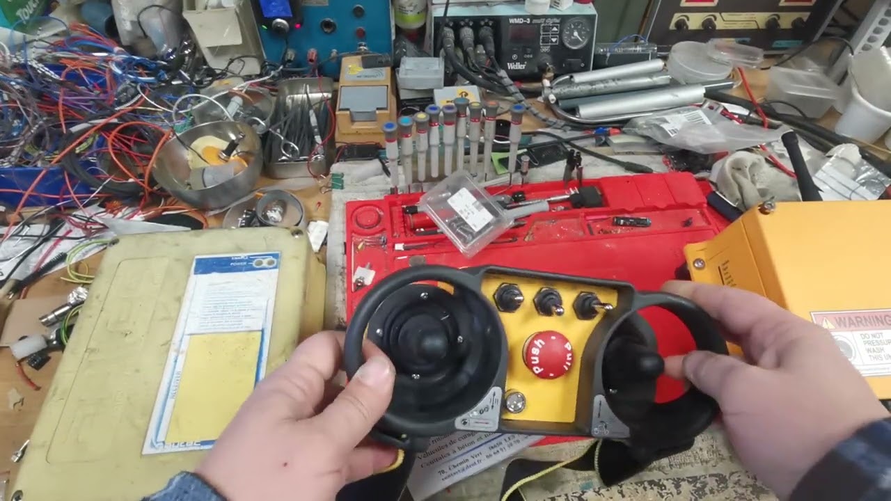RADIO COMMANDE TELESCOPIQUE MANITOU