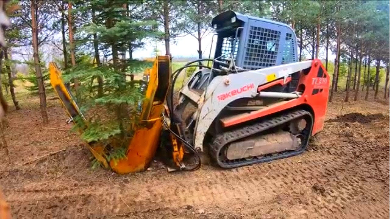 Transplanting trees with a tree spade for a wedding venue - Takeuchi Tl 230