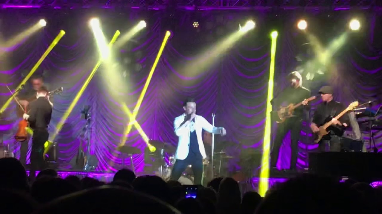 Nathan carter @ Armagh city hotel- grandmas feather bed