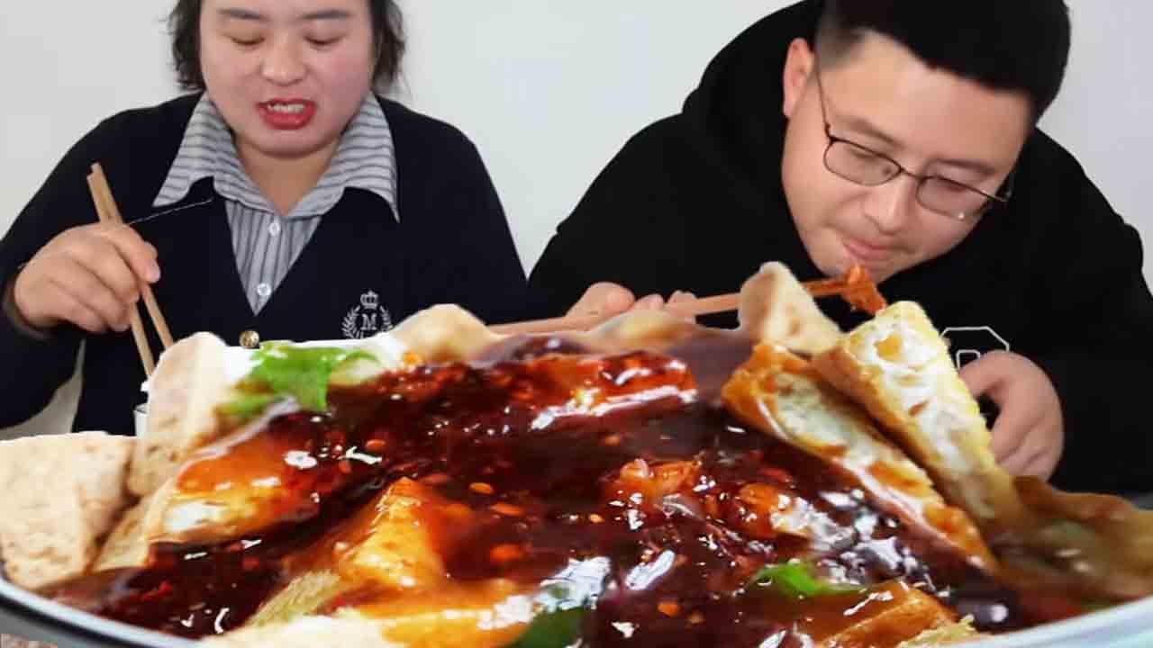丹丹做了陕西小吃“浇汁豆腐”，吸满汤汁的豆腐软糯可口，老公吃完吵着还要！【胖手手丹丹】