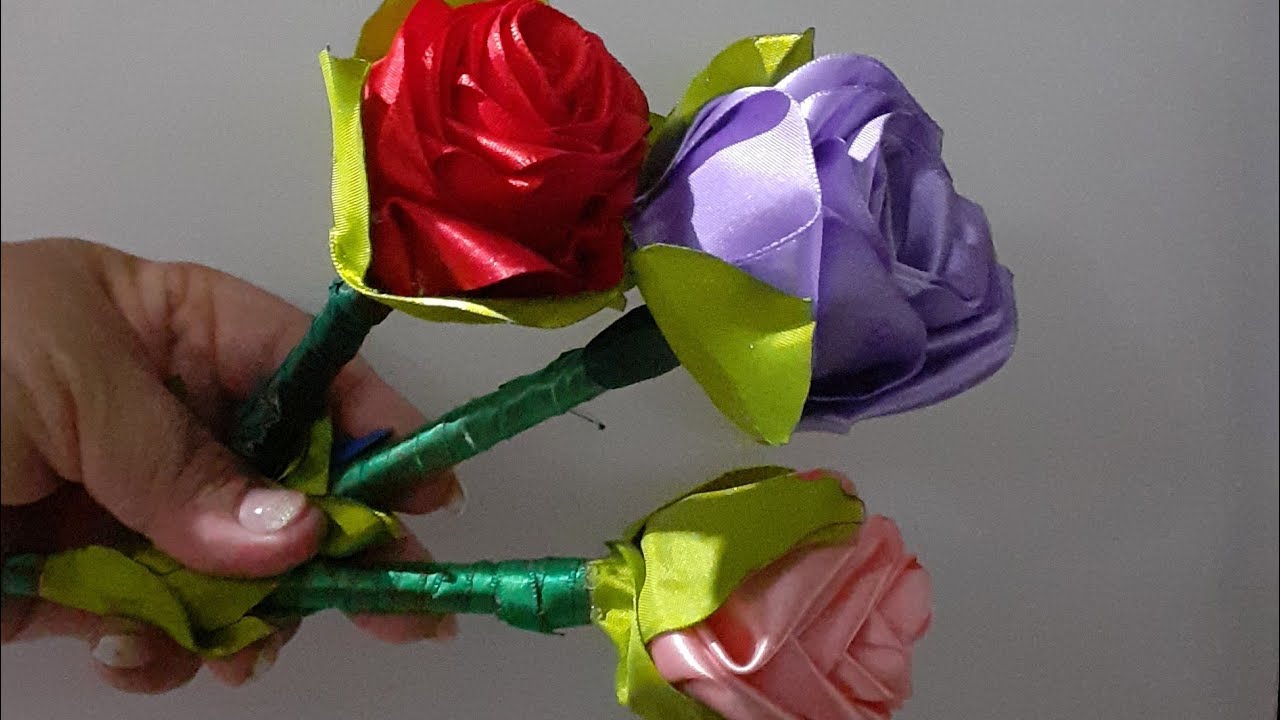 Caneta decorada com Flor de Cetim.@taniamultiarts