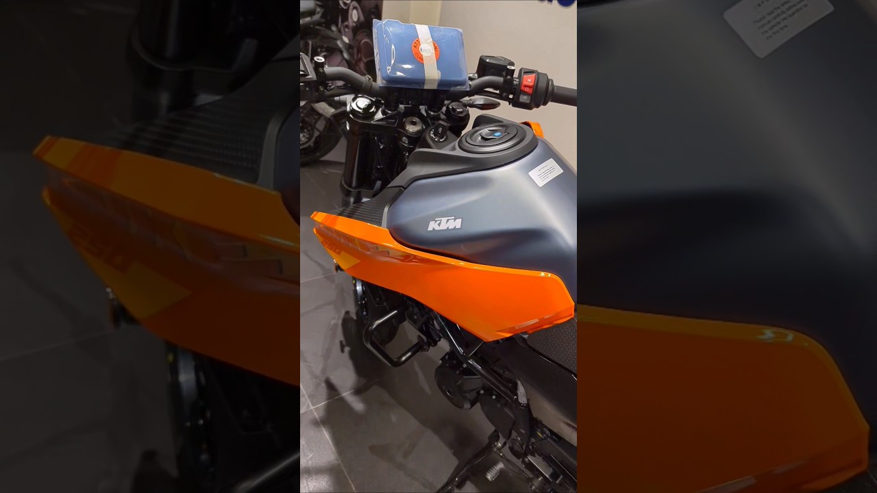 New 2025 KTM Duke 250 (GEN 3) - Electronic Orange