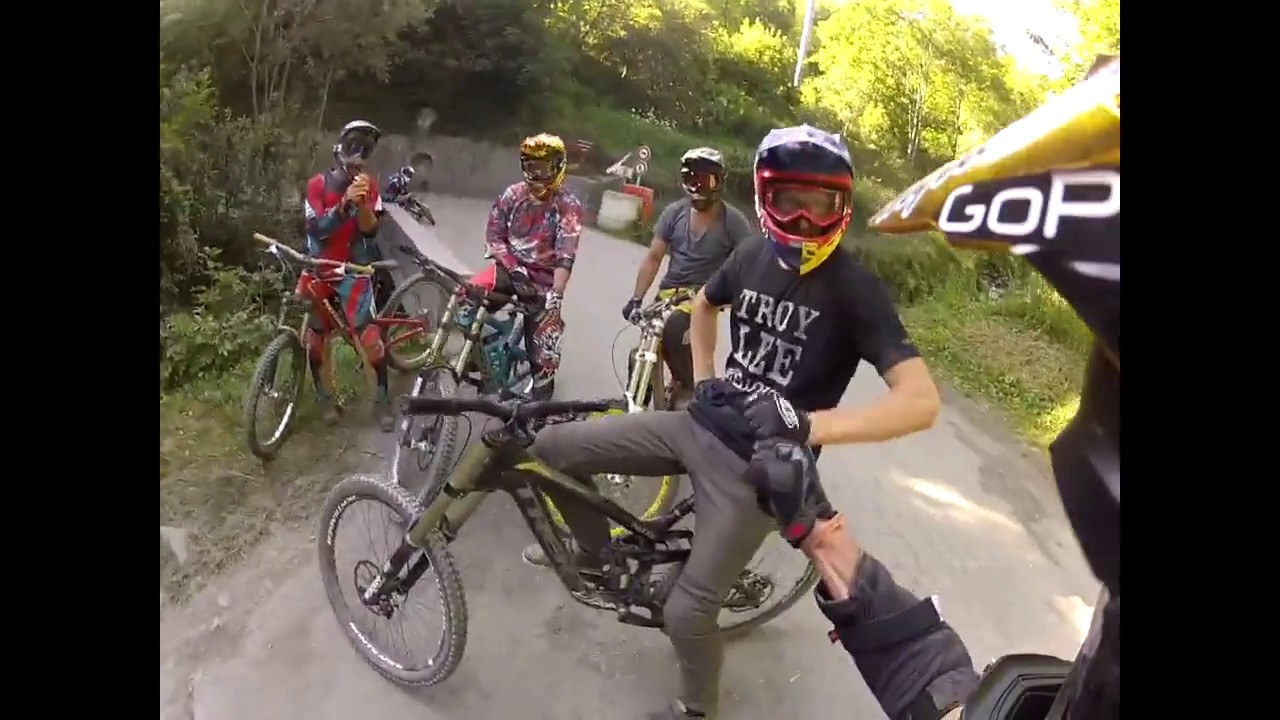 eravamo io, tony hollywood, brandon semenuk & yannik granieri_les deux alpes