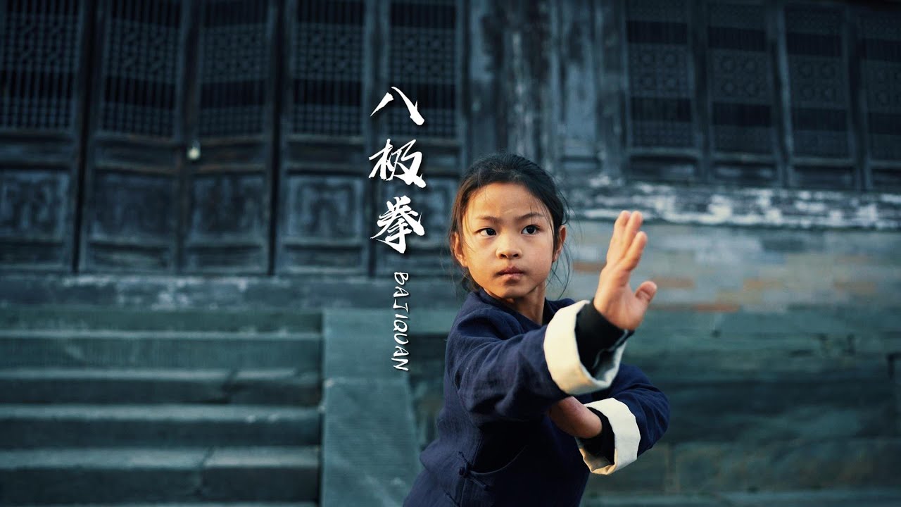 武当山上小道童演绎传统武术 八极拳