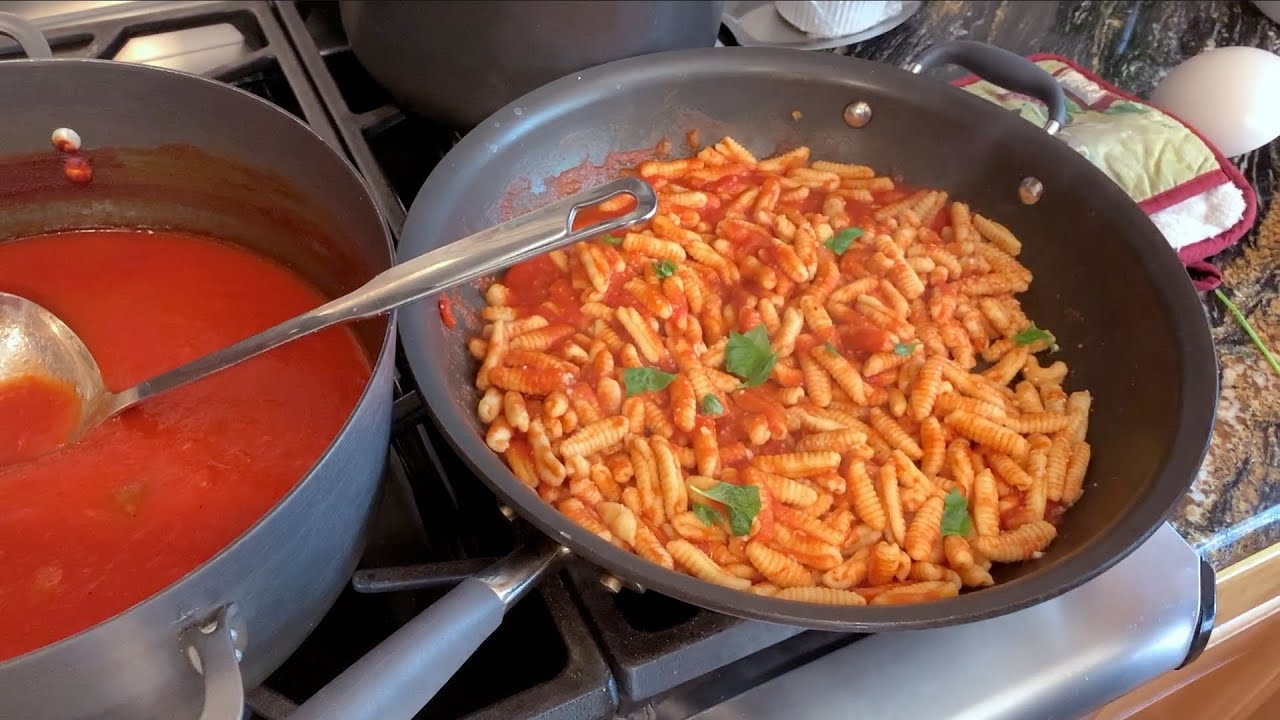 How to Make Tomato Sauce - A Traditional Homemade Sunday Tomato Sauce Recipe for Pasta and Pizza