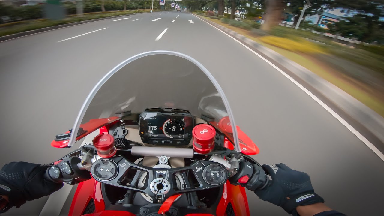 DUCATI V4 with SC PROJECT (4K resolution)