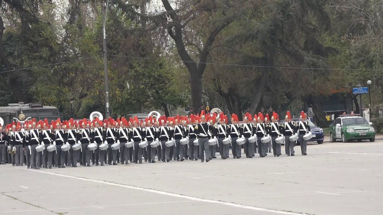 revista pre-preparatoria 2018, escuela militar tomando posición para iniciar el desfile
