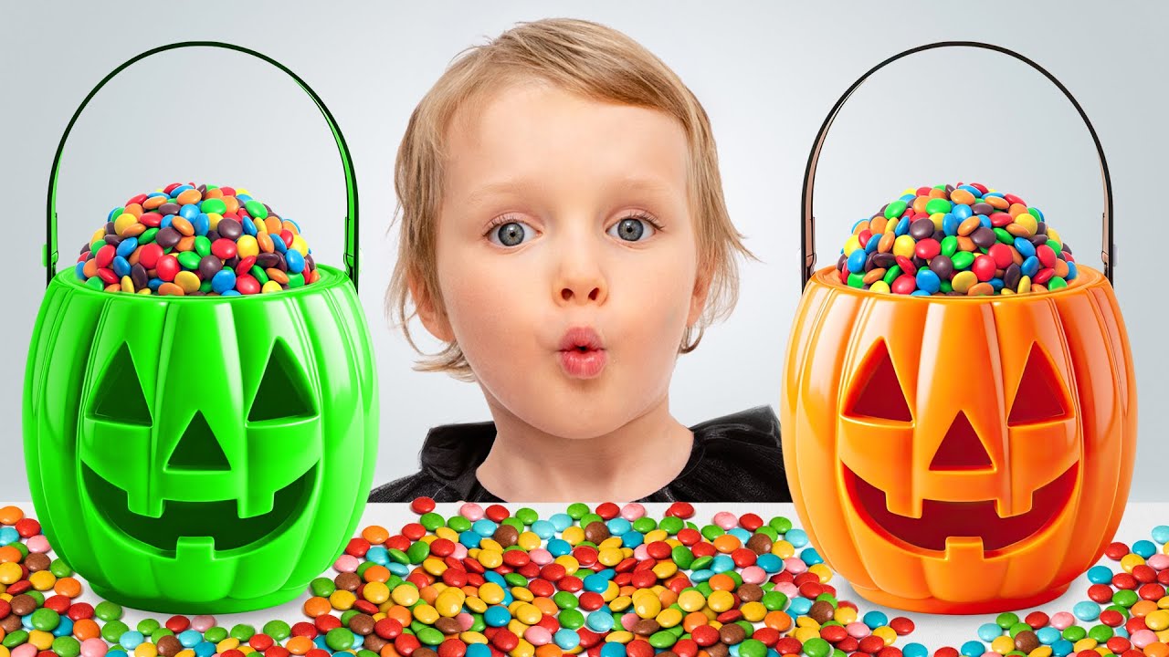 Vania Mania Kids play Halloween Trick or Treat with friends