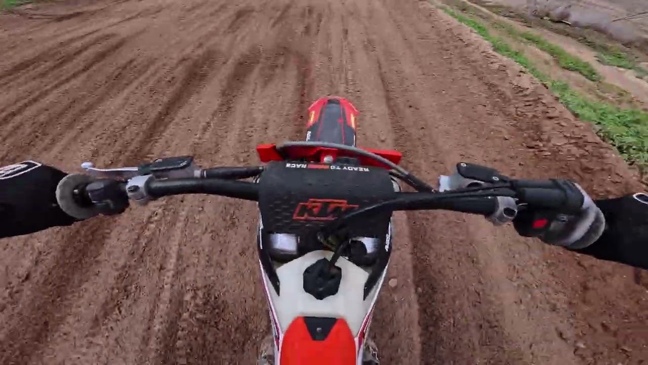 UNA MANGA DE MOTOCROSS EN LA ALPINA