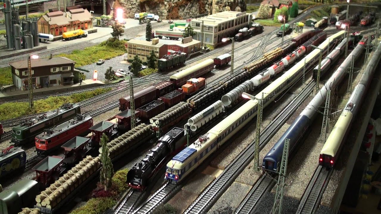 Märklin Modellbahn Marklin Layout: 8 Züge 8 Trains in HD