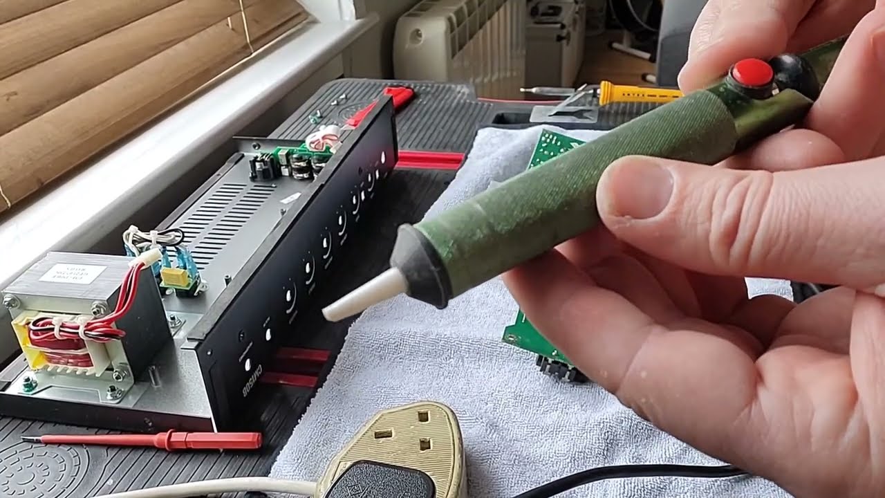 Replacing my amplifier jack socket...