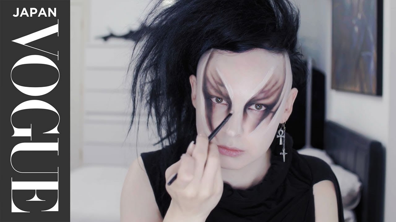 パルマ・ハムの重力に逆らったヘアメイクとゴス・ビューティーの世界。| Extreme Beauty | VOGUE JAPAN