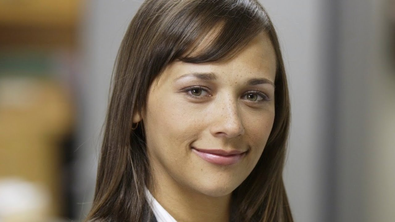 The Truth About The Girl Who Plays Karen On The Office